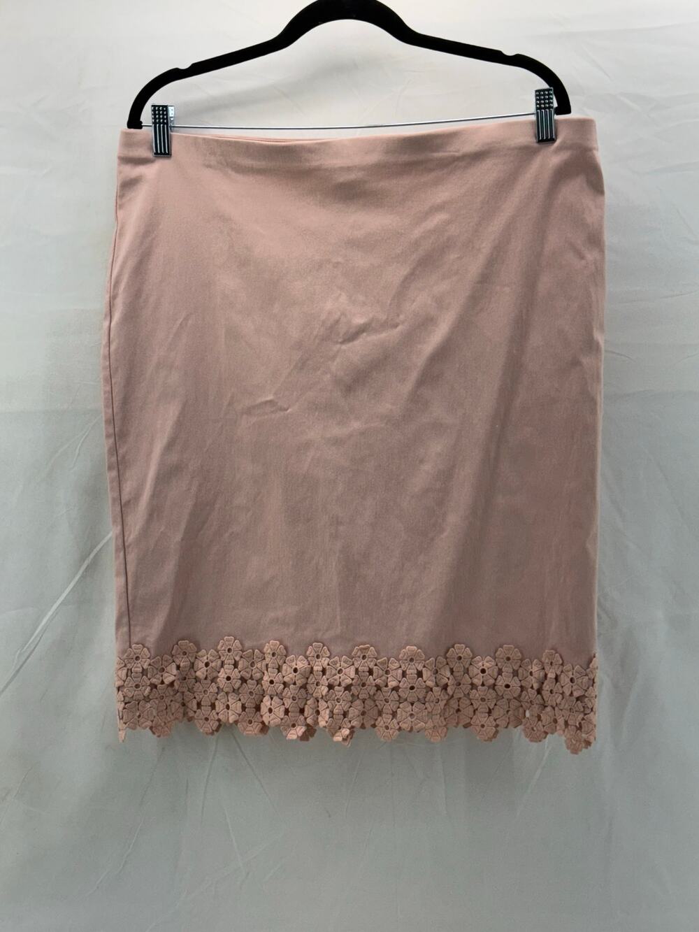Light pink pencil skirt XL has cute cutouts on bottom Linda Matthews
